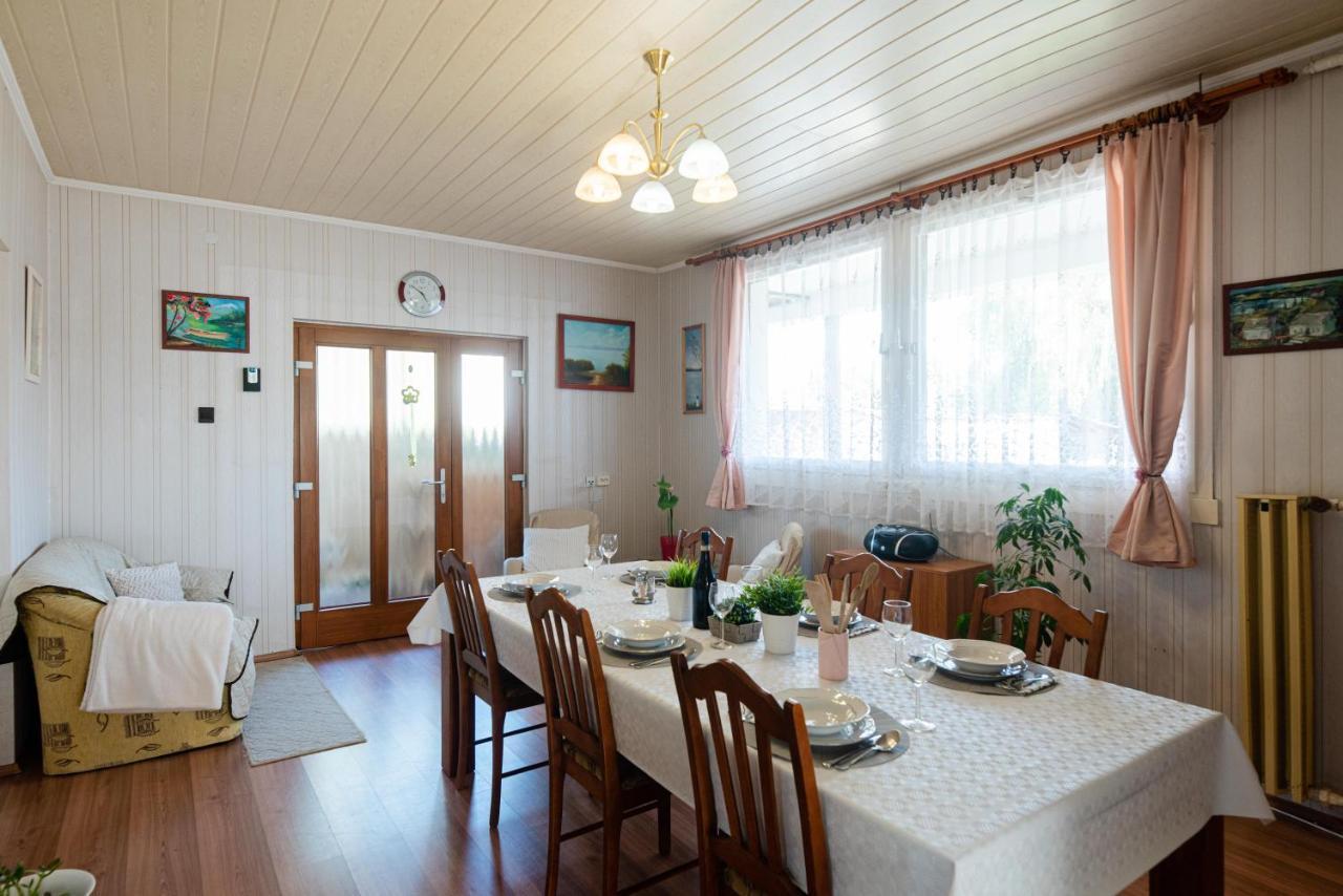Vadkacsa Apartmanhaz Medencevel Замарді Екстер'єр фото