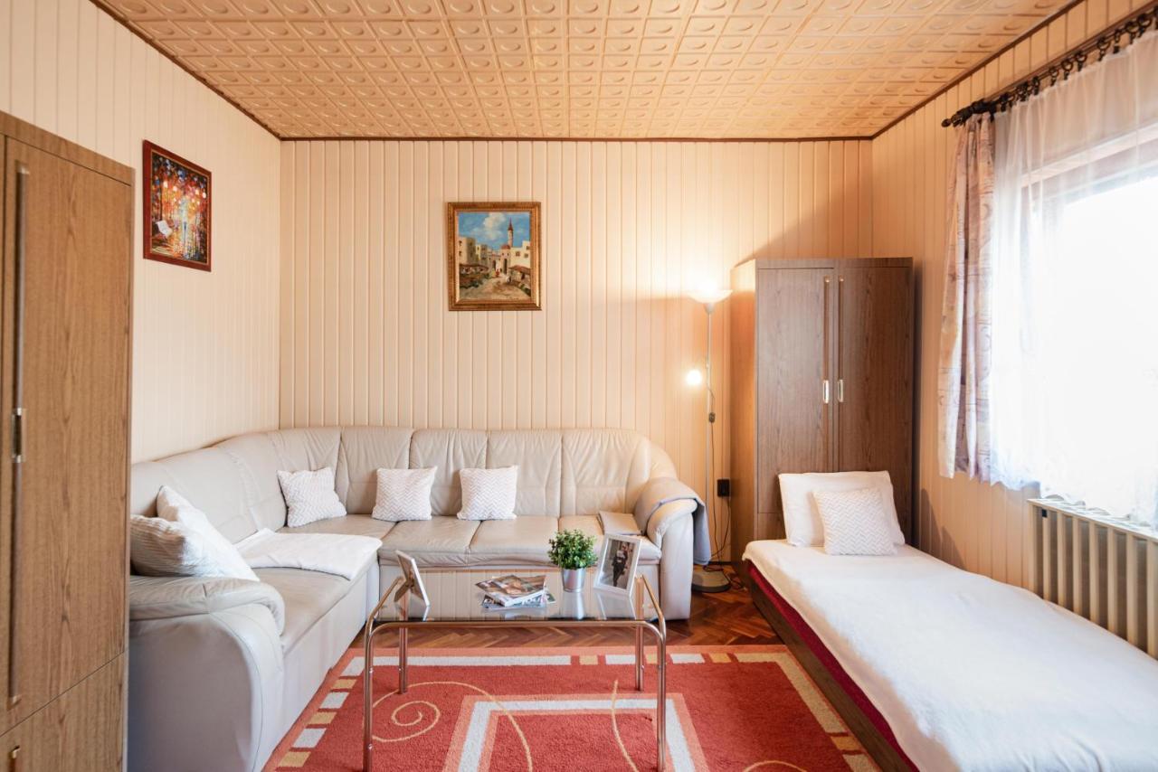 Vadkacsa Apartmanhaz Medencevel Замарді Екстер'єр фото