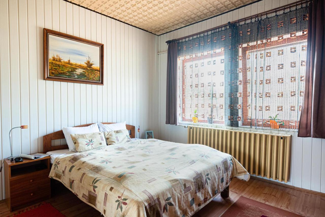Vadkacsa Apartmanhaz Medencevel Замарді Екстер'єр фото