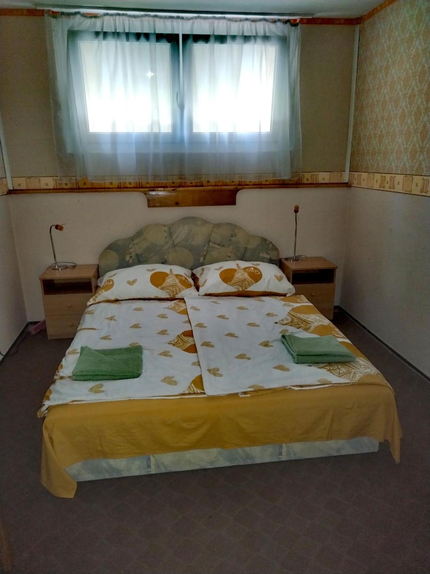 Vadkacsa Apartmanhaz Medencevel Замарді Екстер'єр фото